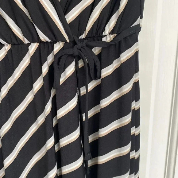 Maurices Stripe Flutter Sleeve Wrap Dress V-Neck Black White Tan Gray Size S - Picture 5 of 13